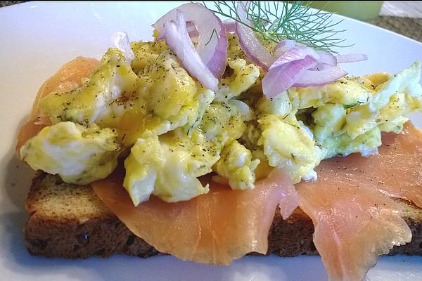 Toast with Smoked Salmon and Scrambled Eggs
