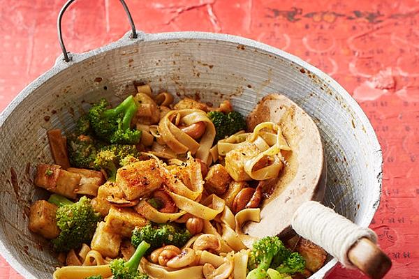 Tofu Broccoli Pan with Cashew Nuts