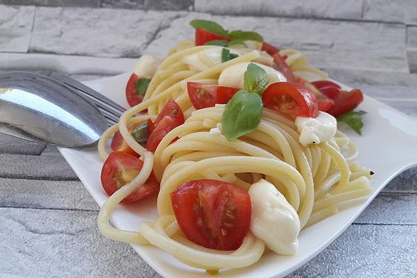 Tomato and Mozzarella Pasta