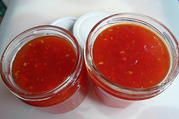 Tomato-red Pointed Pepper Jam with Red Pepper