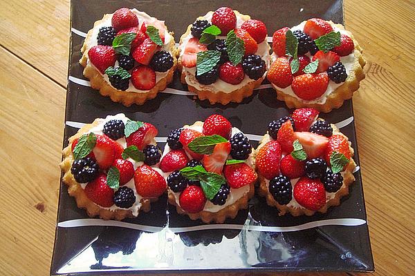 Tortelettes with Mascarpone and Strawberry Topping
