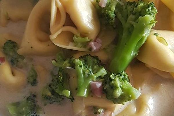 Tortellini with Broccoli – Ham – Cheese Sauce