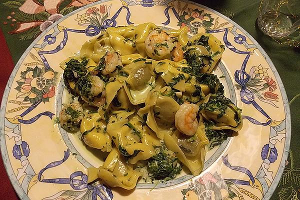Tortellini with Scampi and Spinach