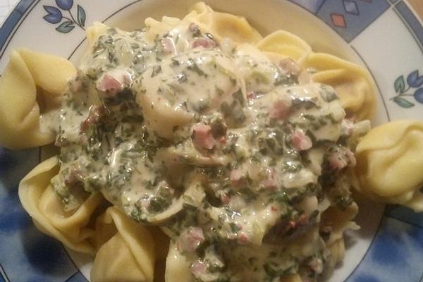 Tortellini with Spinach, Cheese and Cream Sauce