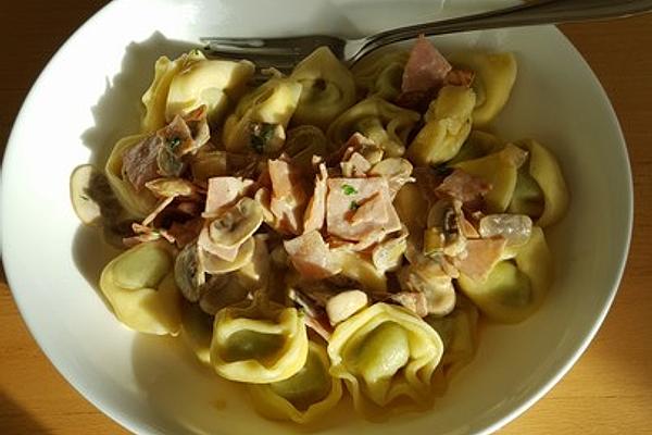 Tortelloni in Ham – Cheese – Cream Sauce with Mushrooms
