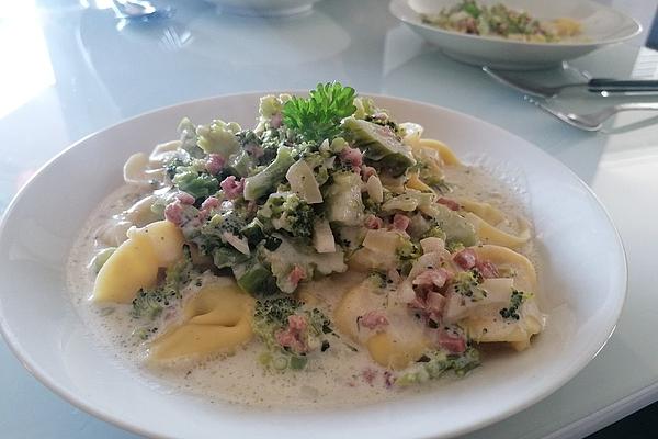 Tortelloni with Broccoli – Ham – Cream – Sauce
