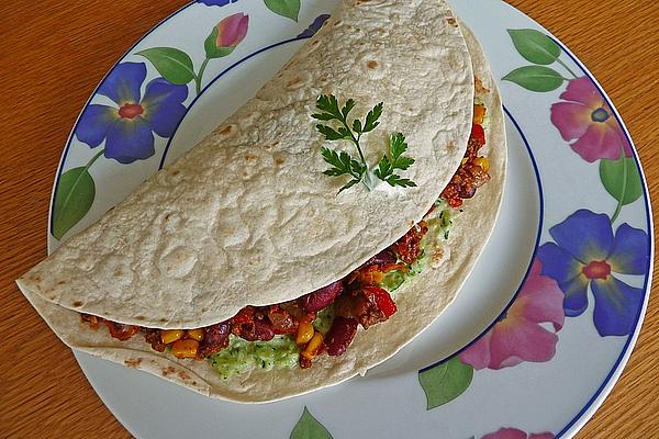 Tortillas with Minced Meat and Beans