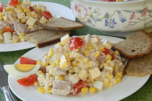 Tuna Salad with Corn, Tomatoes and Egg