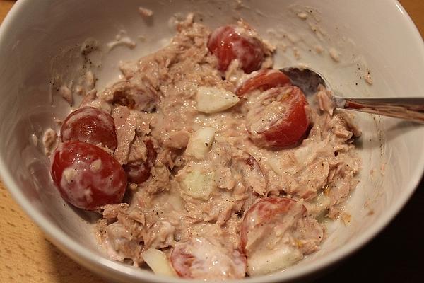 Tuna, Tomato and Onion Salad
