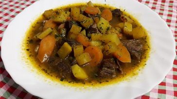 Fettsuppe – Pre-soup Made from Beef, Leg Slice and Sandbones