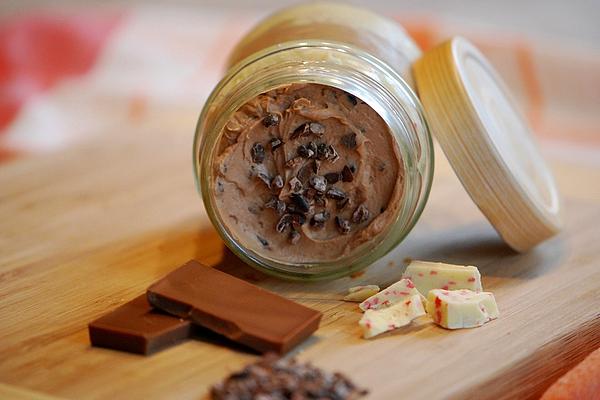 Two-tone Chocolate Spread with Crispy Pieces