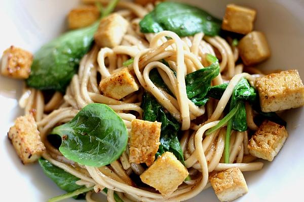 Udon Noodles with Tofu and Spinach in Pepper Sauce