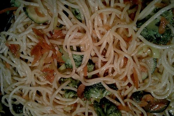 Uncle Pong`s Vegetarian Chow Mein