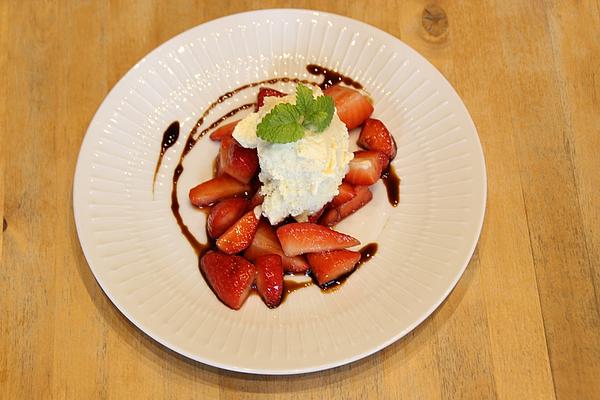 Vanilla Ice Cream with Balsamic Strawberries
