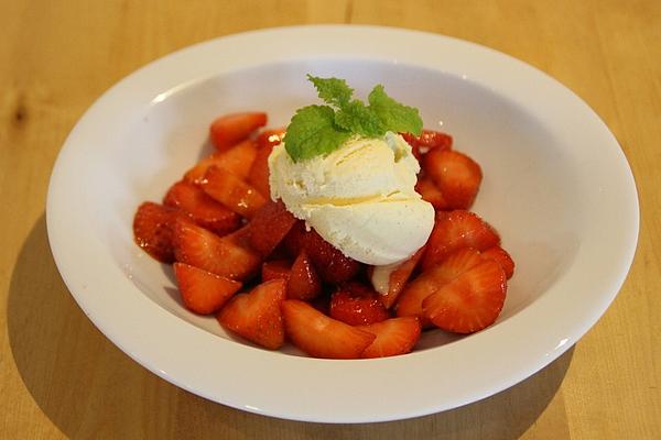 Vanilla Ice Cream with Balsamic Vinegar and Fresh Strawberries