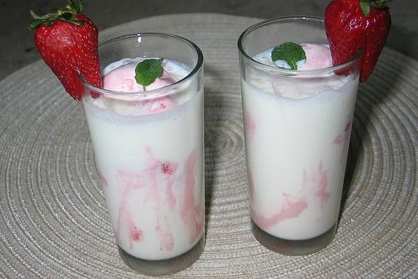 Vanilla Milk with Strawberry Ice Cream