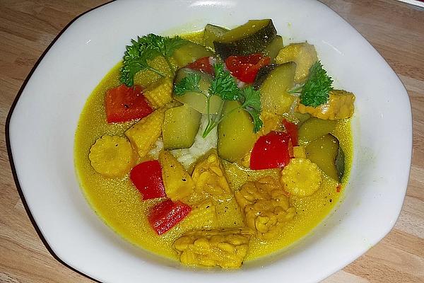 Vegan Curry with Tofu, Bell Pepper, Zucchini, Celery and Mini Corn Cobs