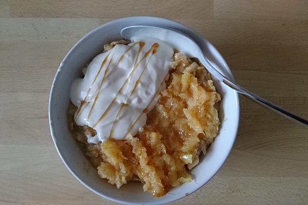 Vegan Oatmeal with Pumpkin and Quince Compote