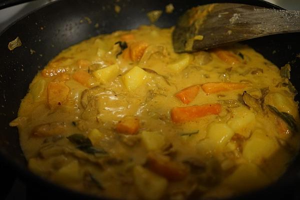 Vegetable Curry Sri Lanka with Vegan Duck Substitute