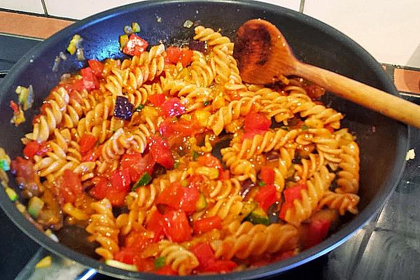 Vegetable Noodles in Tomato Sauce