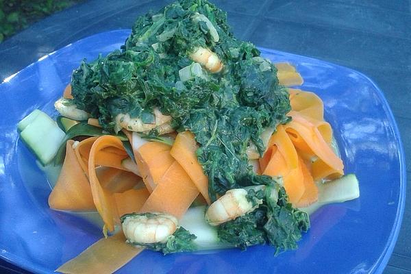 Vegetable Noodles with Spinach and Shrimp Sauce