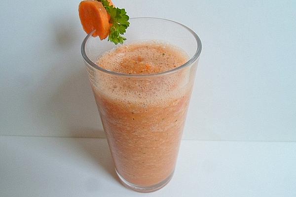 Vegetable Smoothie with Bell Pepper, Carrots, Cucumber and Kohlrabi