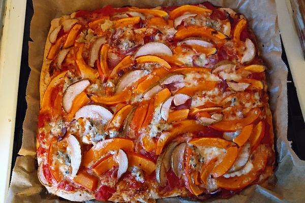 Vegetarian Pumpkin Pizza with Pine Nuts and Gorgonzola