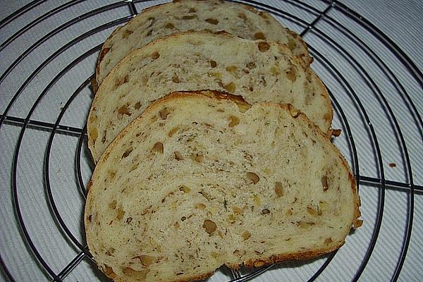 Walnut Bread with Thyme Flavor