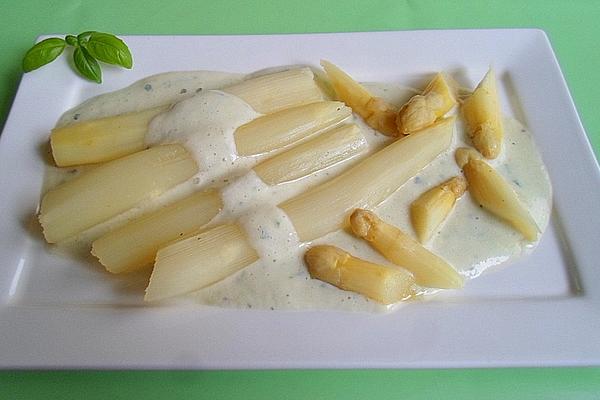 White Asparagus with Asparagus, Sour Cream and Basil Sauce