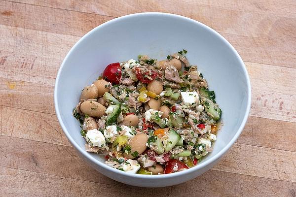 White Bean Salad with Tuna, Cheese and Crunchy Vegetables