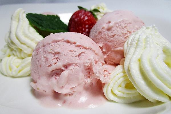 White Chocolate Strawberry Ice Cream