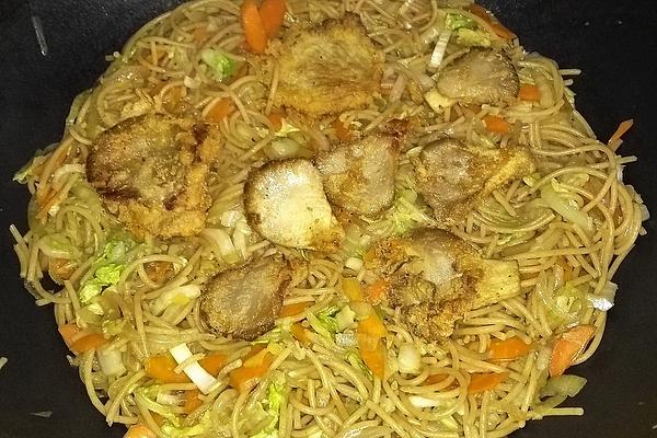Whole Grain Spaghetti with Chinese Cabbage and Fried Oyster Mushrooms