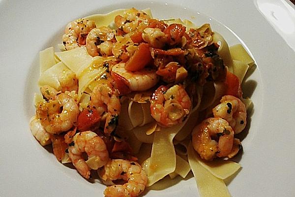 Whole Wheat Pasta with Scampi and Flaked Almonds