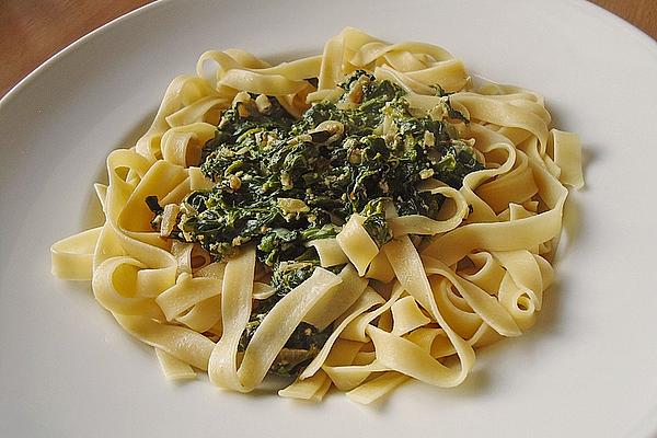 Whole Wheat Pasta with Spinach – Cheese Sauce