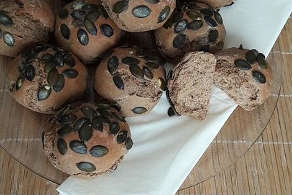 Wholemeal Spelled Rolls with Pumpkin Seeds