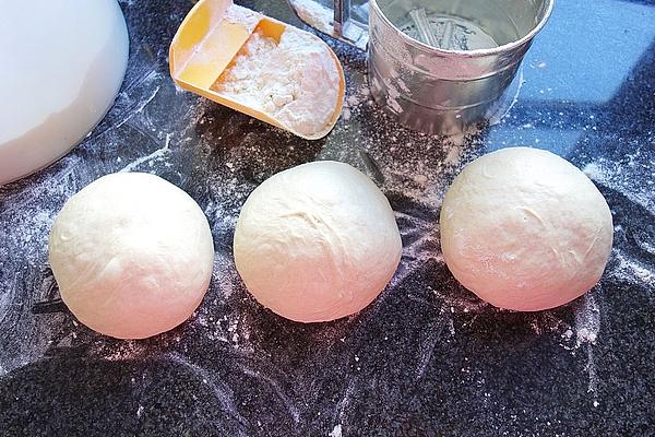 Yeast Dough for Pizza, Onion Tarts, Etc.