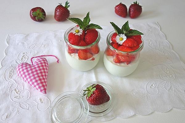 Yogurt Cream with Strawberries
