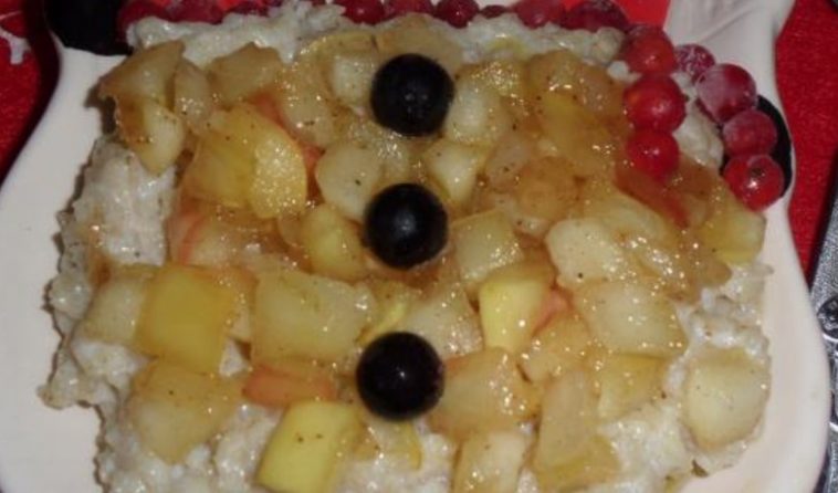 Family Oatmeal with Apple and Cinnamon
