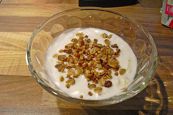 Apple Yogurt with Roasted Almonds and Oat Flakes