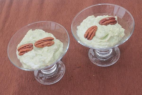 Avocado and Apple Quark Cream with Pecan Topping