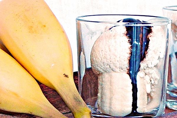 Banana Ice Cream with Amaretto