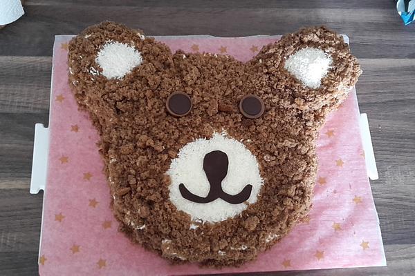 Bear Cake for Children`s Birthday