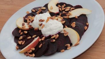 Heringshäckerle with Beetroot and Apple