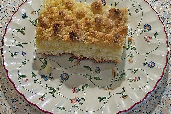 Butter – Yeast – Crumble Cake with Cream