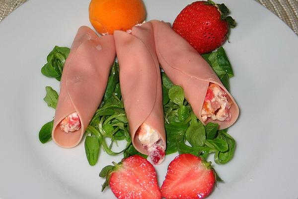 Chicken Rolls with Apricots and Strawberries