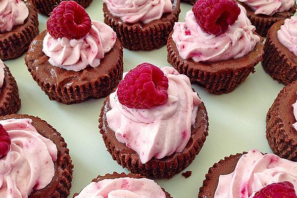 Chocolate Cheesecake Muffins with Raspberry Cream