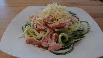 Salmon Noodles with Cucumber and Lemon À La Gabi