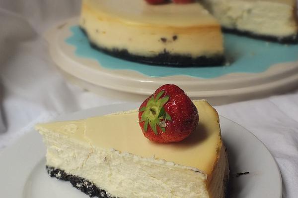 Creamy New York Cheesecake with Oreo Cookies