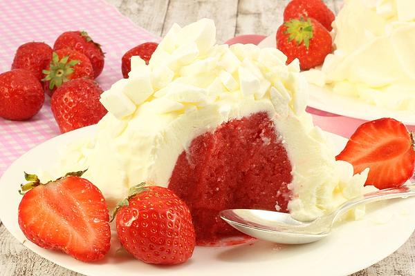 Frozen Yogurt Strawberry Bomb