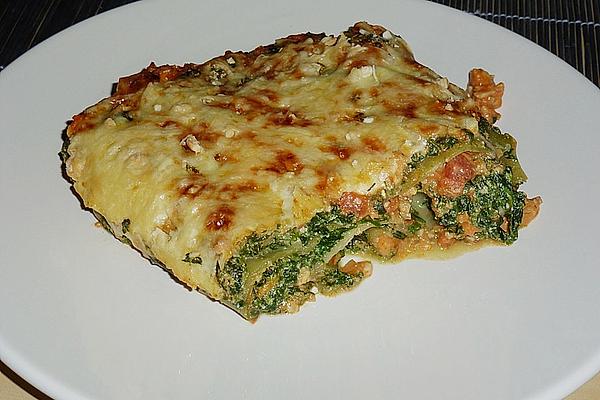 Green and White Lasagna with Spinach, Ricotta and Walnuts